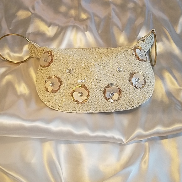 Versona Handbag - Picture 2 of 3